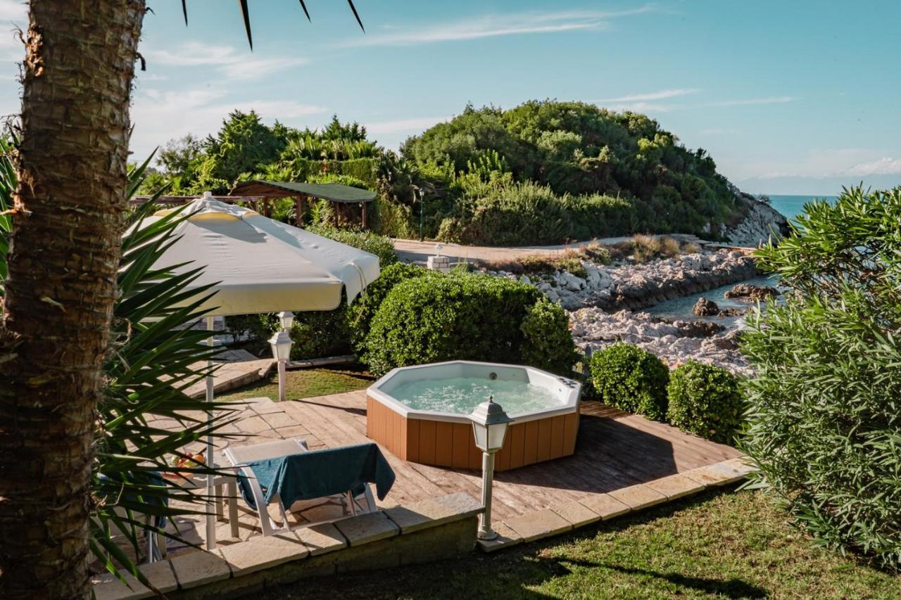 Neptune Sea House - Beachfront Agios Spyridon  Exterior photo